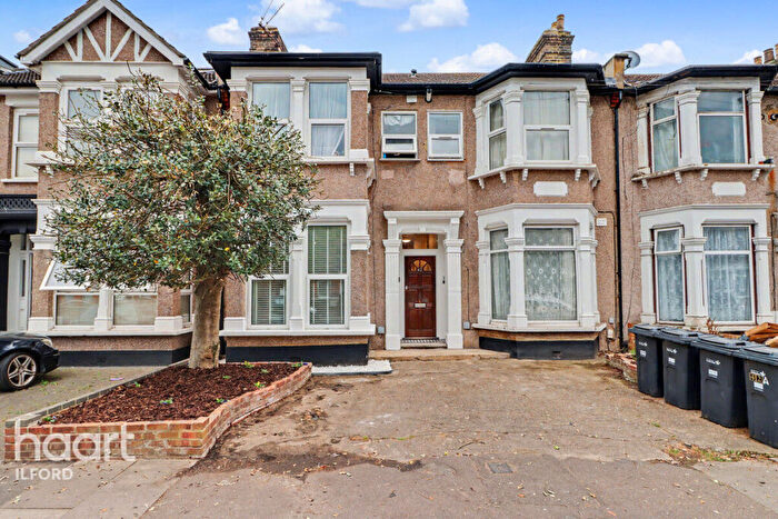 2 Bedroom Flat For Sale In Valentines Road, Ilford, IG1