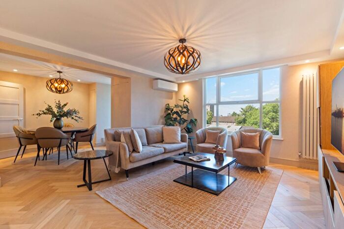 3 Bedroom Flat For Sale In Boydell Court, NW8