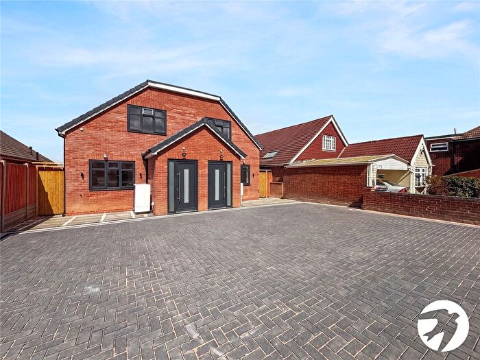 4 Bedroom Semi-Detached House To Rent In Brompton Farm Road, Rochester, Kent, ME2