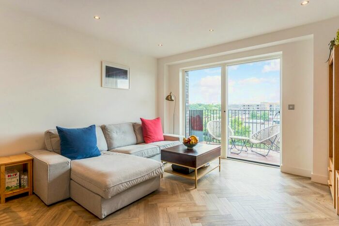 2 Bedroom Flat To Rent In Halo Court, Rookwood Way, London, E3
