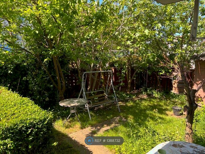 2 Bedroom Flat To Rent In Moreton Road, London, N15