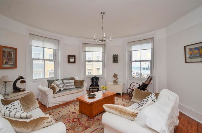 2 Bedroom Flat To Rent In Claremont, Hastings, TN34