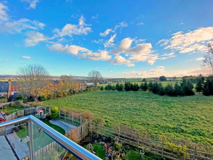 4 Bedroom Link Detached House For Sale In Rougemont Court, Farm House