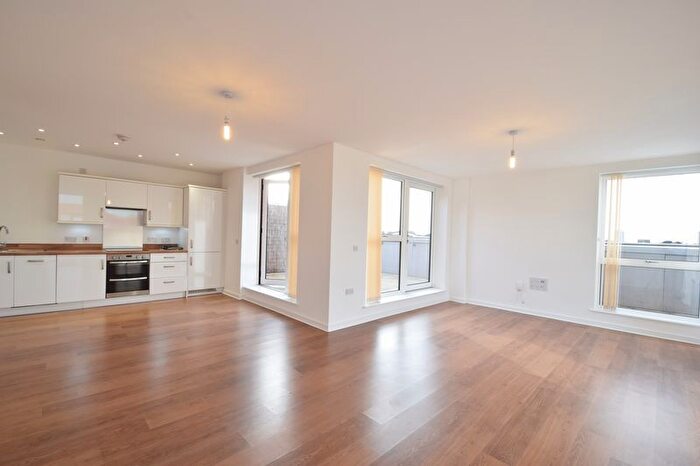 2 Bedroom Flat To Rent In Dovetail Place, Lawrence Road, Seven Sisters, N15