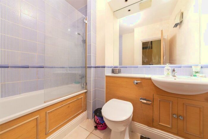 2 Bedroom Apartment To Rent In Lanark Square, Canary Wharf, London, E14