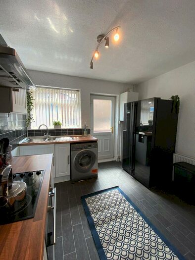 3 Bedroom Semi-Detached House To Rent In Benson Gardens, Leeds, LS12