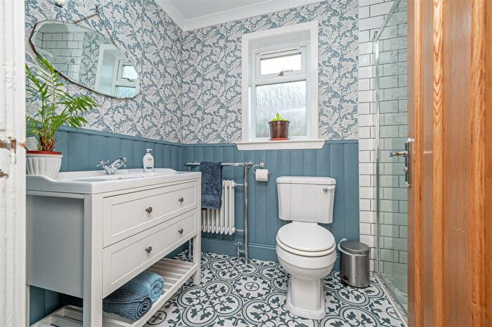 2 Bedroom Semi-Detached House For Sale In Thimblehall Drive, Dunfermline, KY12