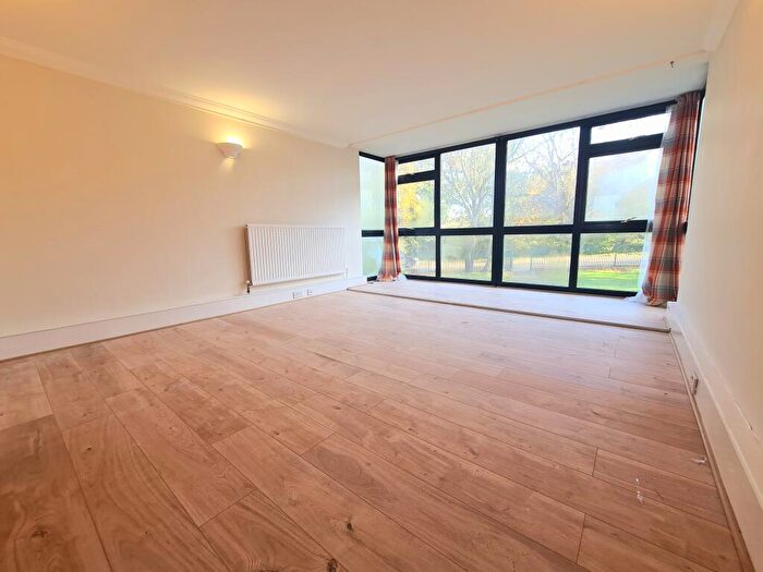 3 Bedroom Apartment To Rent In Pendlebury House, Woolwich, SE18