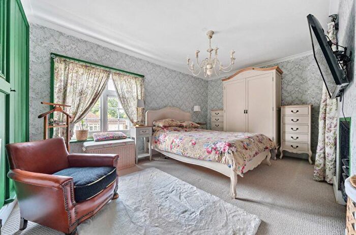 2 Bedroom Terraced House For Sale In Burnt Oak Lane, Sidcup, DA15