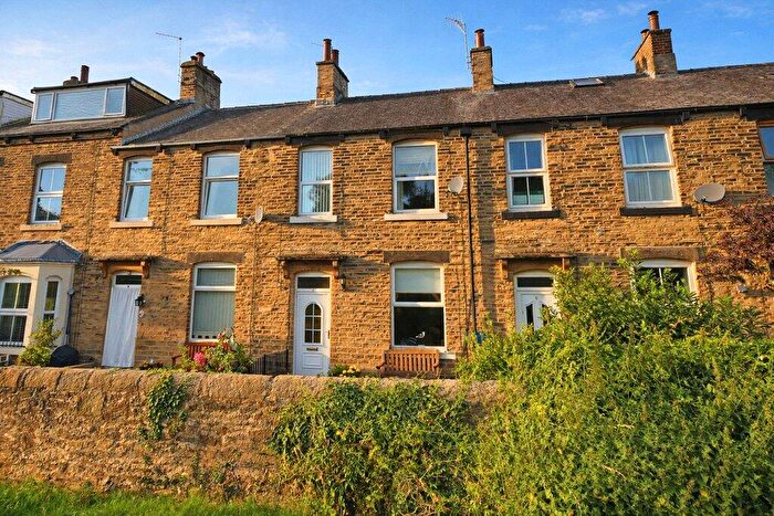 3 Bedroom Terraced House For Sale In East View, Carleton, BD23