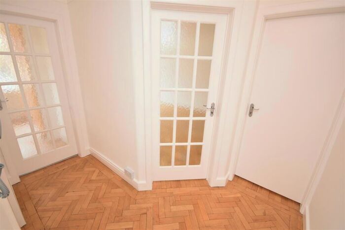 2 Bedroom Apartment To Rent In Castlemount, Heswall, CH60