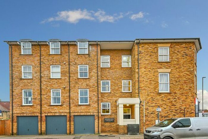 1 Bedroom Flat To Rent In Montague Road, London, SW19