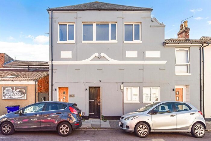 2 Bedroom Apartment For Sale In Duncan Road, Southsea, PO5