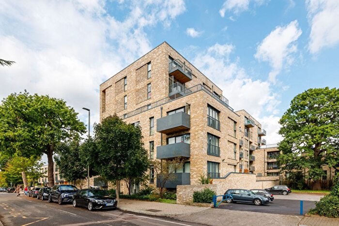 3 Bedroom Flat To Rent In Beatrice Place, Putney Hill, SW19