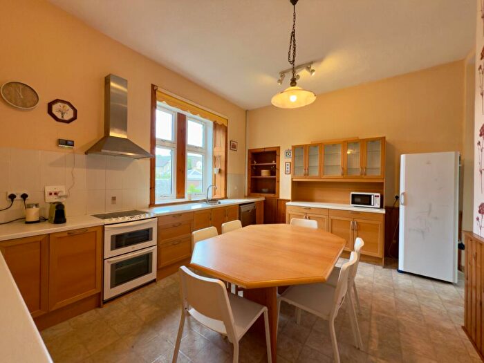 4 Bedroom Flat To Rent In Royal Crescent, Dunoon, PA23
