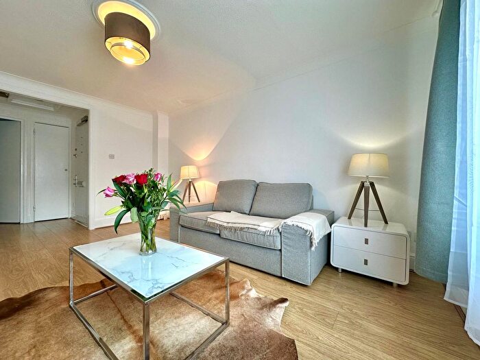 1 Bedroom Flat To Rent In Buckingham Avenue, Greenford, Greater London, UB6