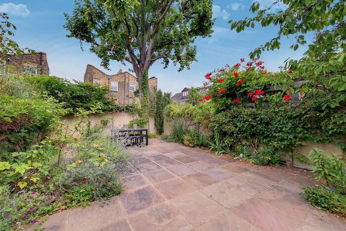 4 Bedroom Semi-detached House To Rent In Ufton Grove, De Beauvoir Town, London, N1