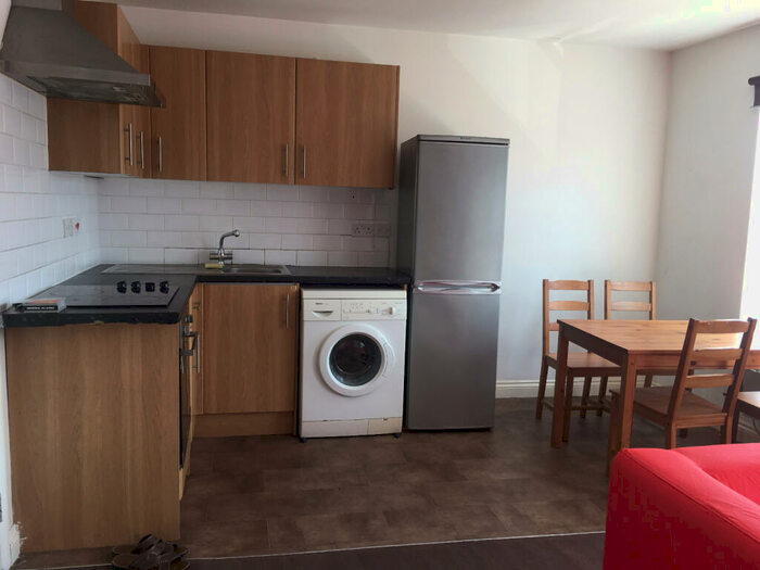 1 Bedroom Flat To Rent In Green Lane, Ilford, IG1