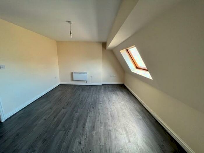 2 Bedroom Flat To Rent In Leeds Road, Bradford, BD3