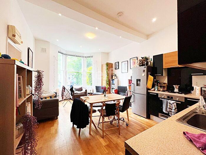 3 Bedroom Apartment To Rent In Cardozo Road, London, N7