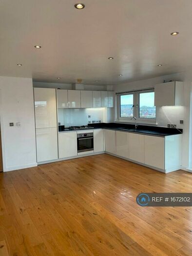 2 Bedroom Penthouse To Rent In Hanover House, Brentwood, CM14