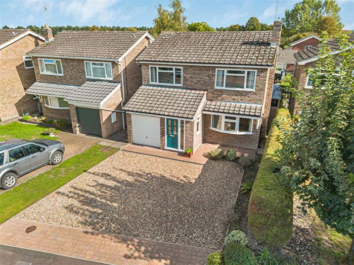4 Bedroom Detached House For Sale In Hawthorn Avenue, Hauxton, CB22