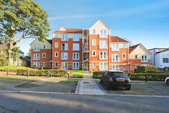 2 Bedroom Flat For Sale In Rosemary Avenue, Goldthorn, Wolverhampton, WV4