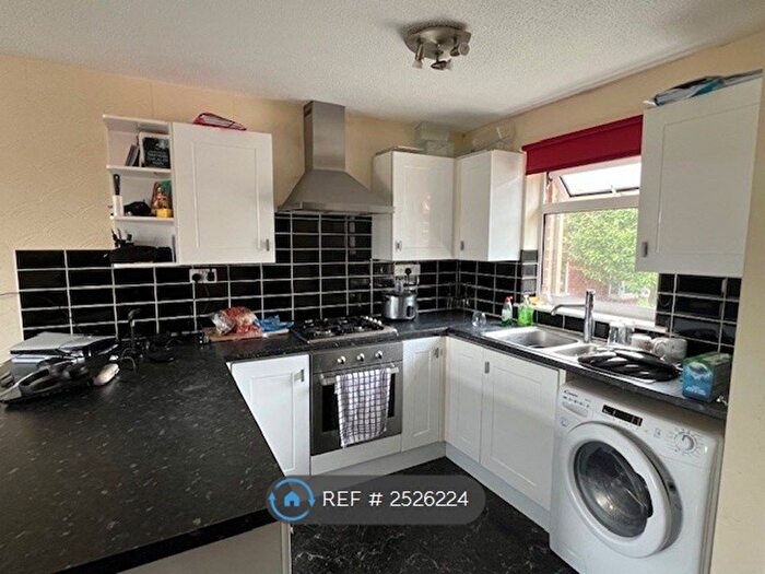 1 Bedroom Flat To Rent In Belle Vue Court, Leeds, LS3