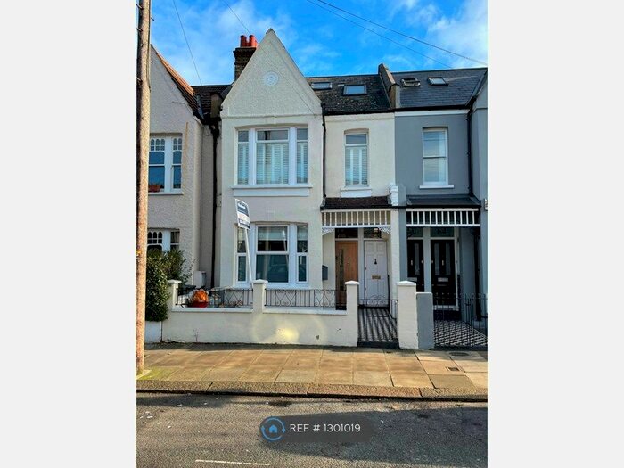 1 Bedroom Flat To Rent In Heythorp Street, London, SW18