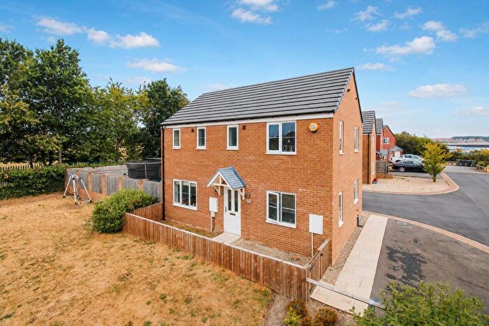 3 Bedroom Detached House For Sale In Rumble Road, Dewsbury, WF12
