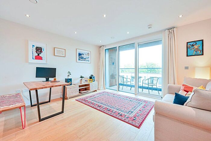 1 Bedroom Flat For Sale In Chiswick High Road, Chiswick, London, W4