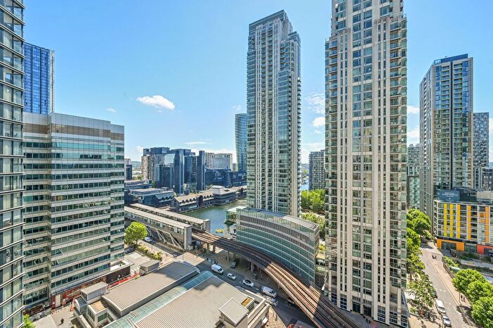 2 Bedroom Flat For Sale In Discovery Dock Apartments East, Canary Wharf, London, E14