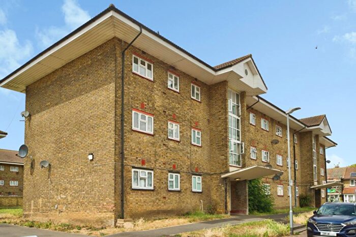 2 Bedroom Flat For Sale In Kershaw Road, Dagenham, Essex, RM10