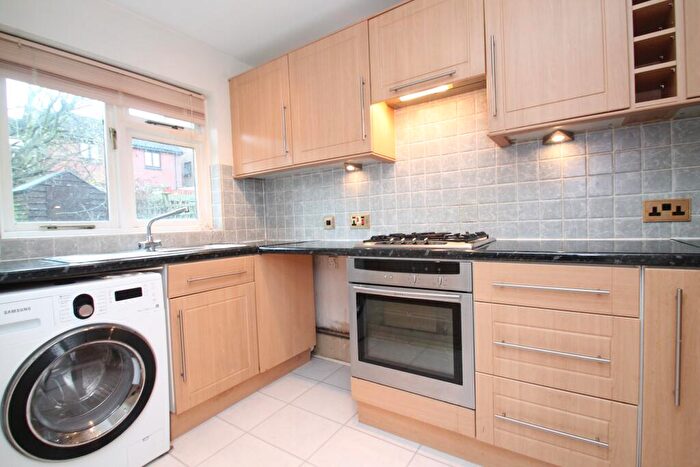 3 Bedroom House To Rent In Gables Close, London, SE12