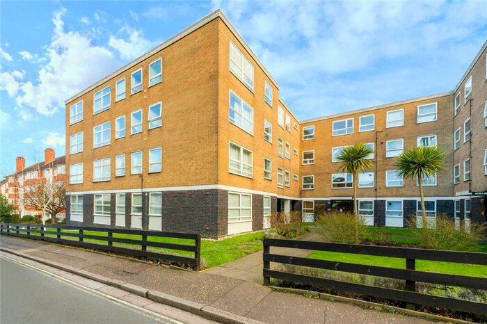 2 Bedroom Flat To Rent In Park Sheen, Derby Road, East Sheen, London, SW14
