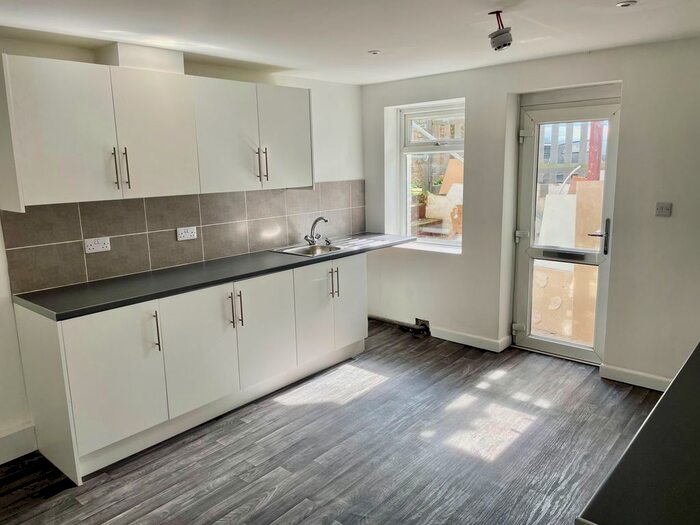 2 Bedroom Flat To Rent In Wesley Road, Southend-On-Sea, SS1