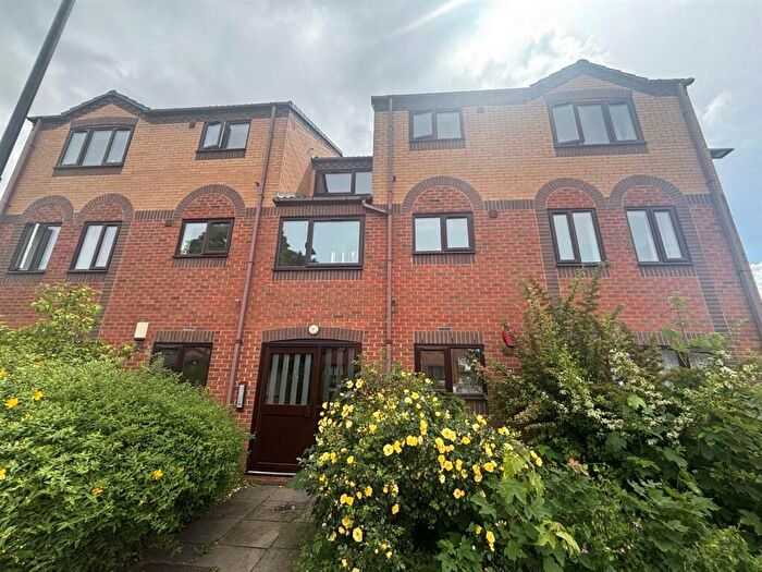 2 Bedroom Flat For Sale In Ashton Croft, Birmingham, B16