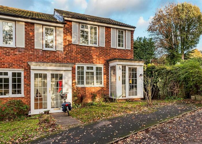 2 Bedroom Property For Sale In Aquila Close, Leatherhead, KT22