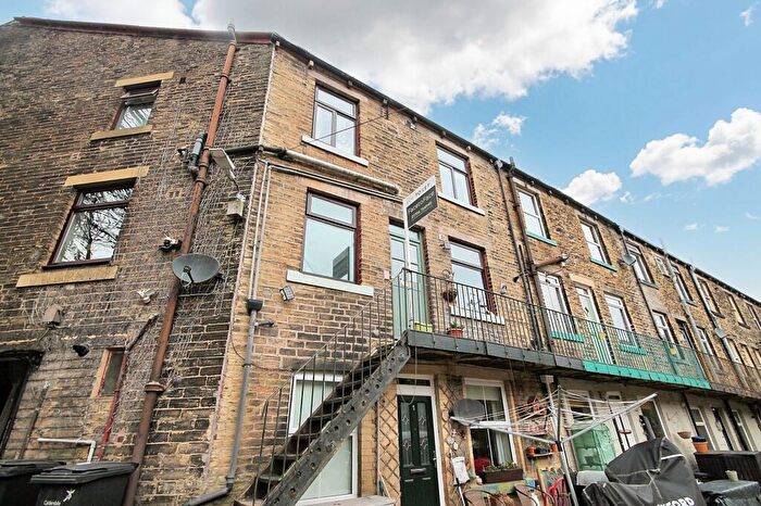 3 Bedroom Terraced House To Rent In Victoria Terrace, Todmorden, OL14