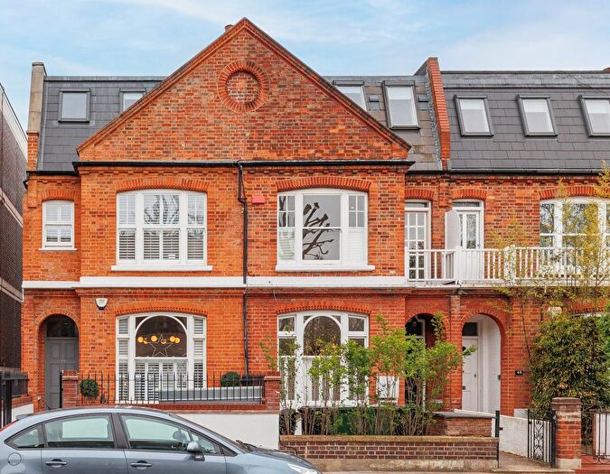 6 Bedroom End Of Terrace House For Sale In Peterborough Road, London, SW6