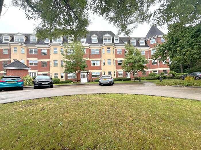 2 Bedroom Flat For Sale In Heathcote Road, Camberley, Surrey, GU15