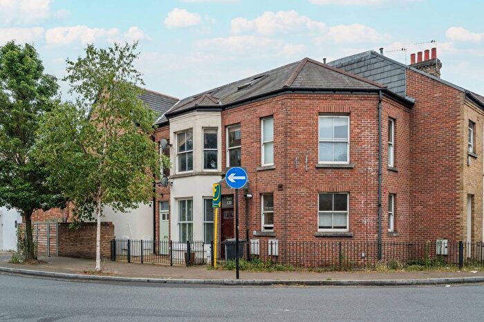 2 Bedroom Flat To Rent In Dalberg Road, Brixton, London, SW2