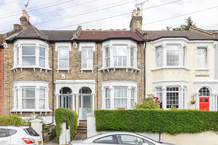 2 Bedroom Apartment For Sale In Colworth Road, Leytonstone, E11