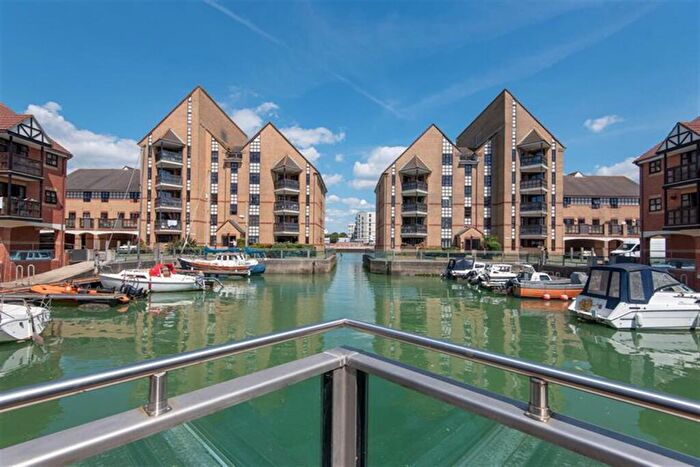 2 Bedroom Flat For Sale In Emerald Quay, Shoreham-By-Sea, BN43