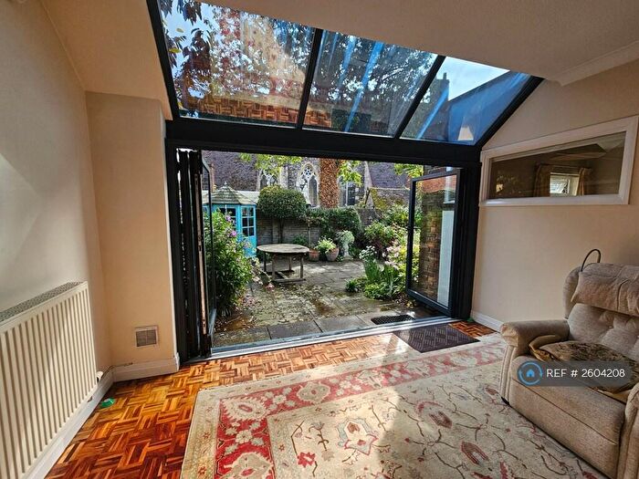 3 Bedroom Bungalow To Rent In St Marys Gardens, Chichester, PO19