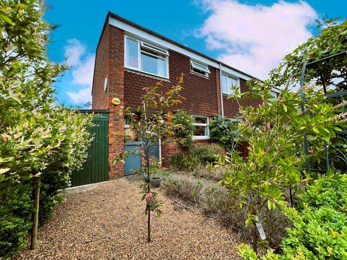 3 Bedroom Terraced House To Rent In Larch Close Balham, SW12