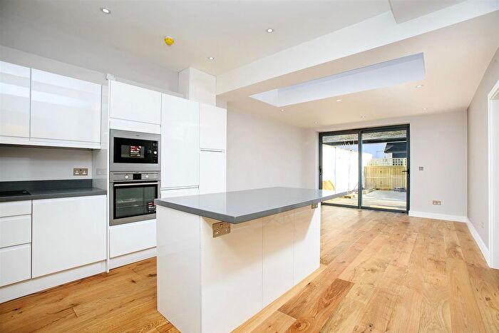 2 Bedroom Flat To Rent In Fishers Lane, London, W4