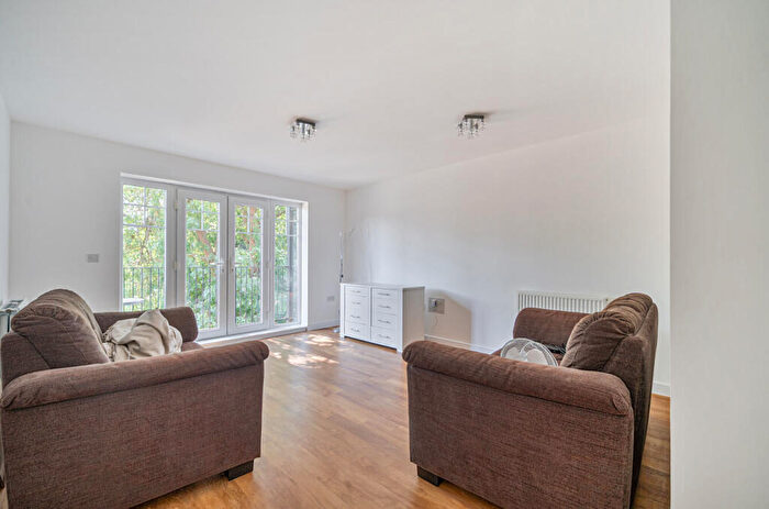 2 Bedroom Apartment For Sale In Wells View Drive, Bromley, BR2