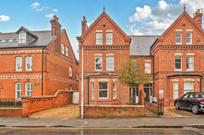 6 Bedroom Semi Detached House For Sale In Castle Crescent, Reading, Berkshire, RG1