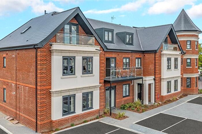 1 Bedroom Flat To Rent In New Haw, Addlestone, Surrey, KT15